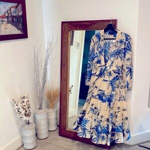 Beautiful Banana Republic flowing wrap dress, never worn.